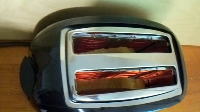 Тостер Aceline TS-2000 за работой: 1 степень обжарки смотреть онлайн