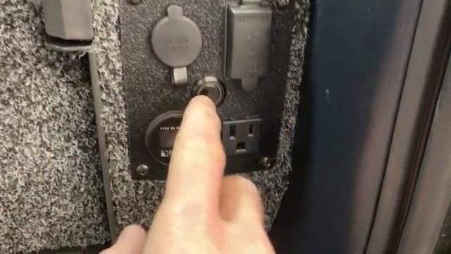 1000 watt pure sine inverter on a 200-series Land Cruiser смотреть онлайн