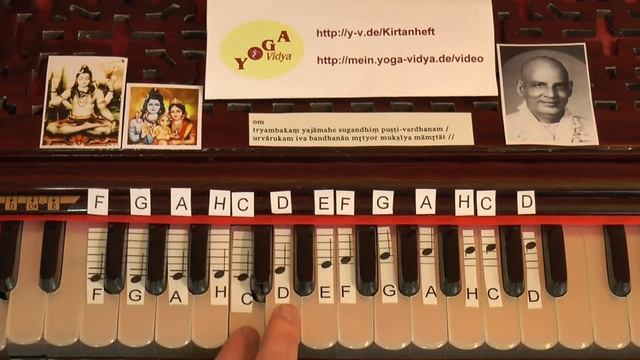 Mahamrityunjaya Mantra Om Tryambakam Yajamahe Mantra Rezitation mit Harmonium und Noten смотреть онлайн