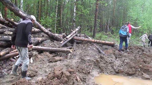 Дорога на перевал Ходовой. Урал. Через грязь в горы. смотреть онлайн