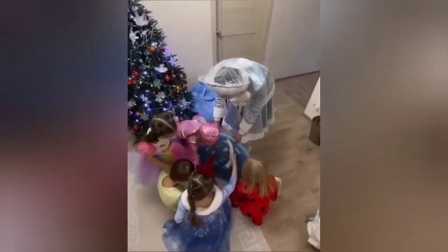 Дед Мороз и Снегурочка на домашний детский праздник смотреть онлайн
