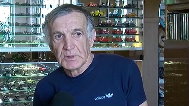 В коллекции машинок более 1000 моделей смотреть онлайн