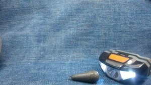 Налобный фонарь. Питание -один  АА элемент.