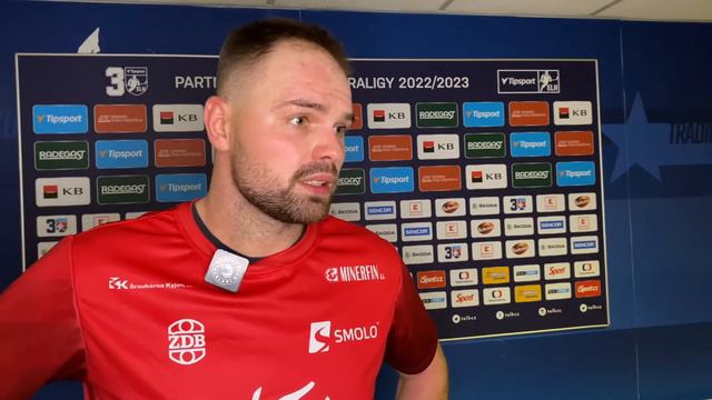 Obránce Milan Doudera po zápase proti Brnu смотреть онлайн