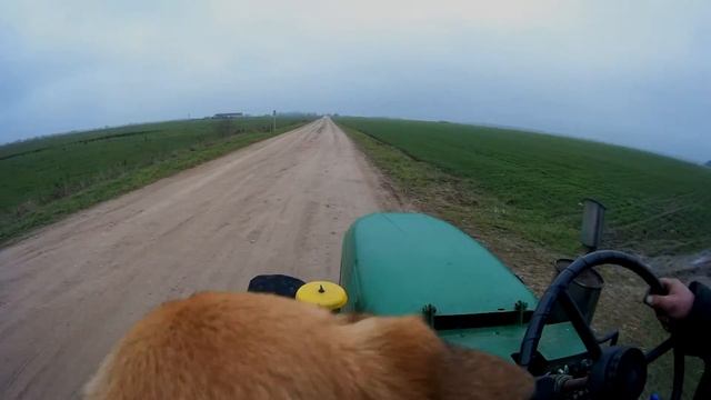 Самодельный трактор,тащим два прицепа дров(SJ5000) смотреть онлайн