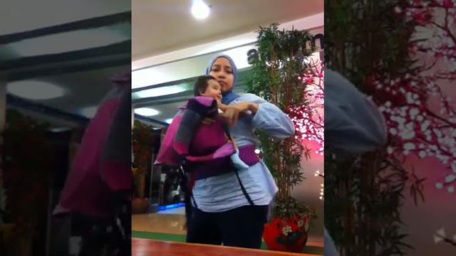 Front Carry Baby / Toddler in JumpSac Orbit carrier смотреть онлайн