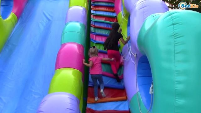 ВЛОГ Парк Аттракционов с Хелло Китти и Ярославой Прыгаем на Батуте Ловим Рыбок Hello Kitty Toys смотреть онлайн