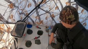 С ЖЕНОЙ В КОМФОРТЕ С НОЧЕВКОЙ!!! ЗИМНЯЯ ПАЛАТКА. Зимняя рыбалка 2020. Таня жжет.