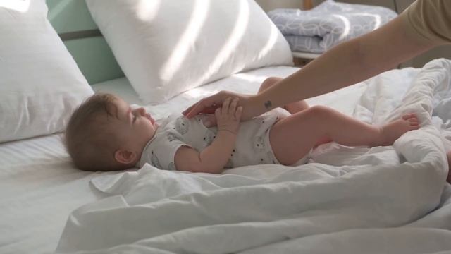 ЗРЕНИЕ И СЛУХ НОВОРОЖДЕННОГО РЕБЕНКА | Когда новорожденный начинает видеть и слышать смотреть онлайн