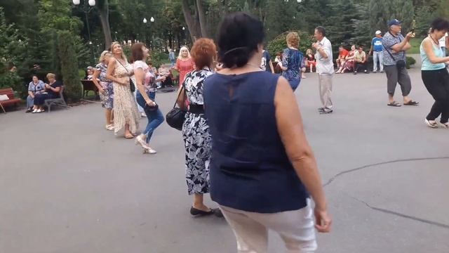 Кохання- золото!!!??Танцы в парке Горького!!!Харьков 2021 смотреть онлайн