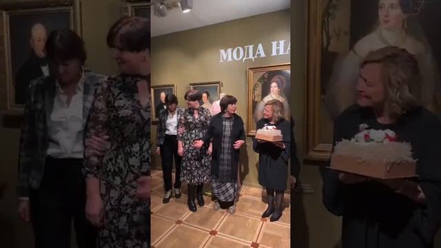 Александр Васильев В залах музея Тропинина в Москве состоялось открытие выставки «Мода на чай» смотреть онлайн