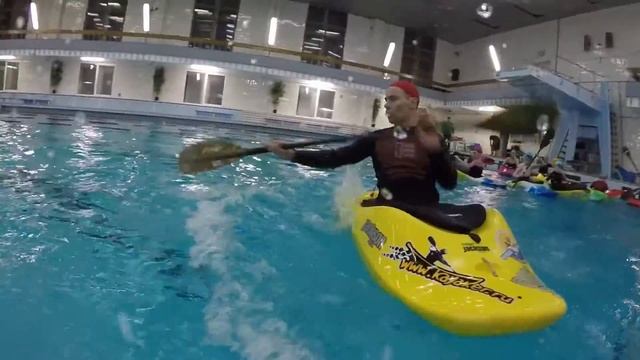 Детская тренировка по каякингу в бассейне съемка на GoPro HERO5 и Dome Port смотреть онлайн