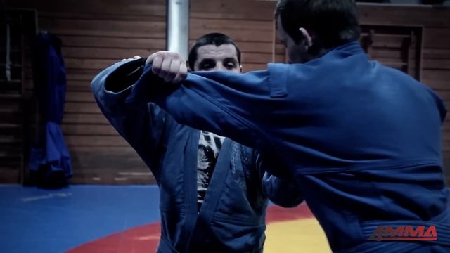 Школа боевого самбо с Игорем Исайкиным и 4MMA: бросок через спину со стойки. смотреть онлайн