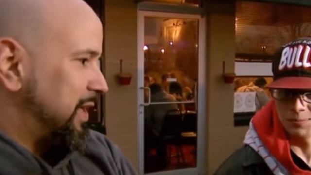 Парень шёл по гололёду 16 км, чтобы попасть на собеседование. Такое усердие не мог упустить… смотреть онлайн