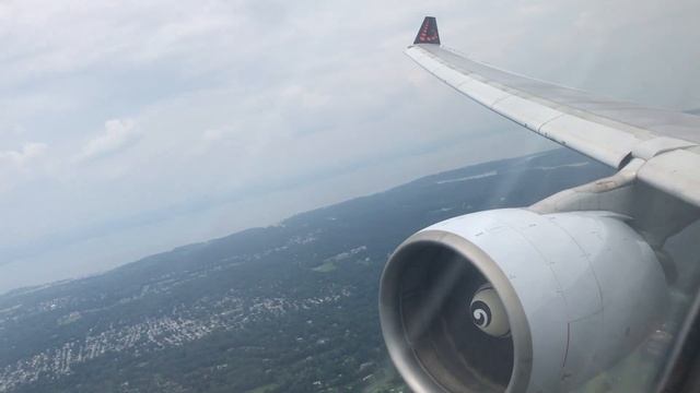 Brussels Airlines A330-300 | Windy Arrival into New York JFK смотреть онлайн