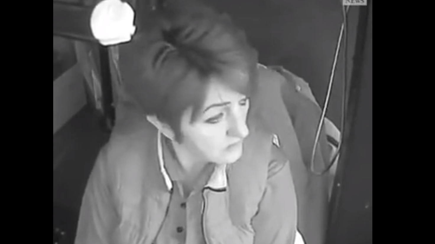 Водитель автобуса спасла потерявшуюся девочку смотреть онлайн