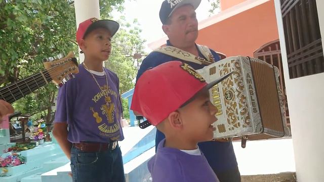 Solo tiene 7 Añitos y fue A cantarle A su tumba a chalino Sanchez con nuestro padrino Nacho Hernand смотреть онлайн
