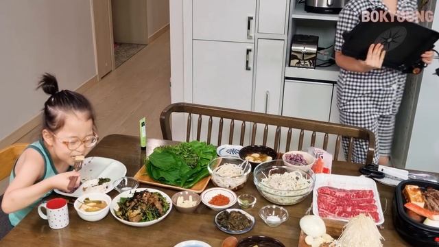 먹방:) 오늘 저녁은 한우!!! 후식은 달달 3총사 복숭아, 샤인머스켓, 키위. 가족먹방. family MUKBANG смотреть онлайн