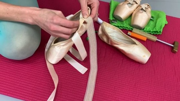 Как правильно пришить тесёмки. Готовим пуанты к занятию