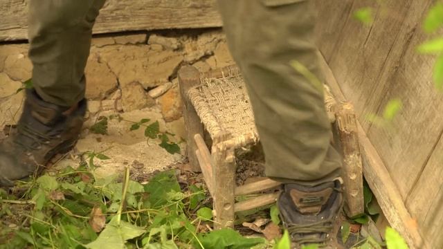 Excursion in abandoned village - Solo Camping - Snake Attack - interesting Treetop Shelter смотреть онлайн