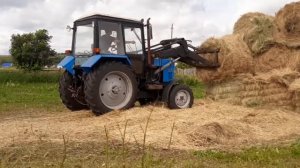 Скирдовка рулонов сена с мтз