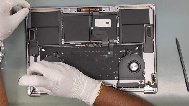 MacBook Pro 15 Inch, 2018 Top Case & Display Replacement 2