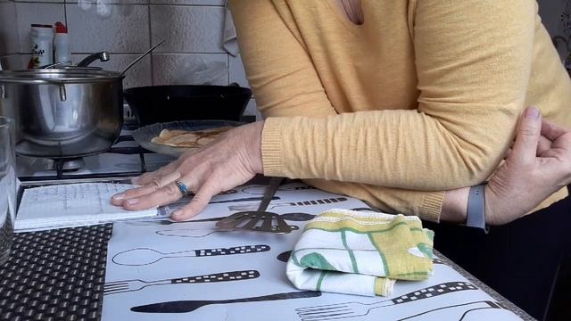 VLOG 12 НА КАКИХ БЛОГЕРОВ Я ПОДПИСАНА /ПЕКУ БЛИНЫ / смотреть онлайн