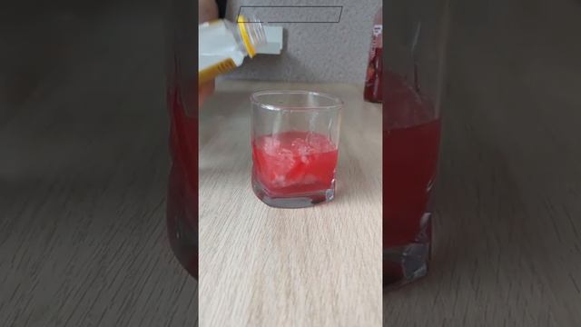 Коктейль - Ксю-Ксю тоник/Клубничный тоник смотреть онлайн