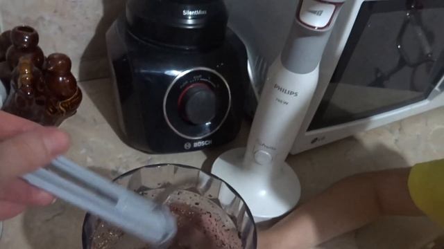 Как  сделать орехи в шоколаде.