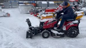 Снегоотбрасыватель (снегоуборщик) для садового минитрактора ZimAni в работе.