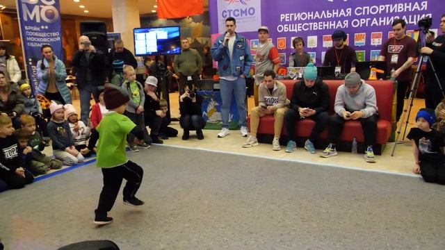 отбор 7-10 bboy Исхаков vs Вжик vs LilDimon vs Петраки - брейкданс чемпионат г.Одинцово смотреть онлайн