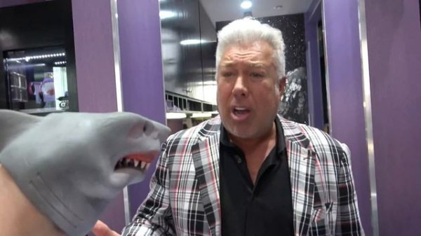 SHARK PUPPET SHOPPING SPREE DISASTER!!!