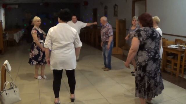Мы танцуем и поем на юбилее. смотреть онлайн