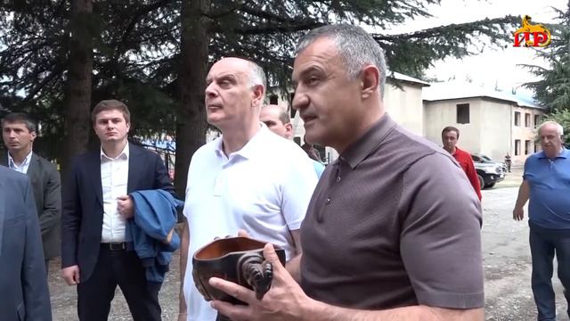 Анатолий Бибилов и Аслан Бжания посетили Ахалгорский район смотреть онлайн