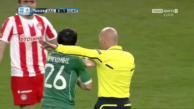 Взгляд футболиста Олимпиакоса смотреть онлайн