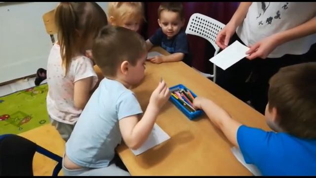 Позитивия 09 12 2018 Раскрашиваем карандашами, делаем поделку воспитатель Анастасия Довгаленко смотреть онлайн