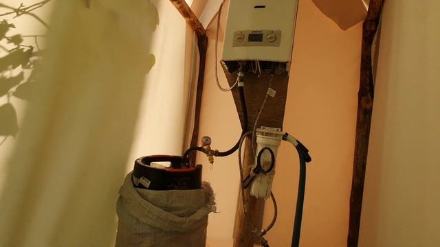 Автономный горячий душ в лесу смотреть онлайн