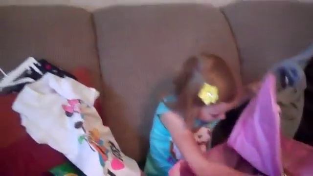 Реакция на подарок! смотреть онлайн