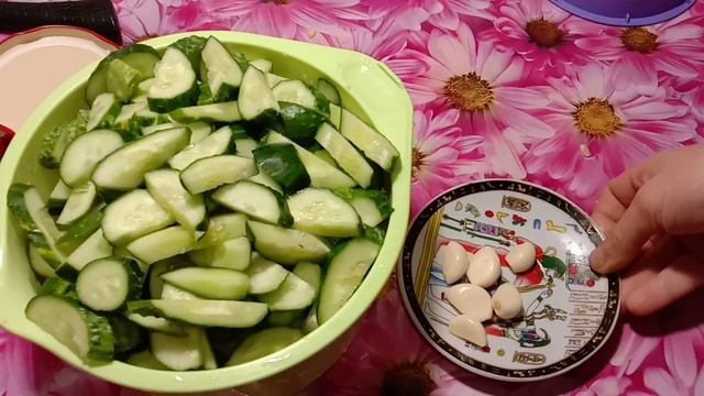 Огурцы богатыри в Лечо из огурцов. Переросшие огурцы в томате. смотреть онлайн