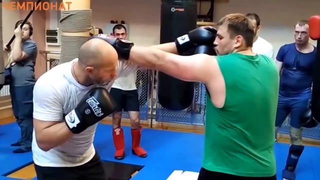 Фёдор Емельяненко провел мастер класс перед боем с Фабио Мальдонадо в Старом Осколе смотреть онлайн