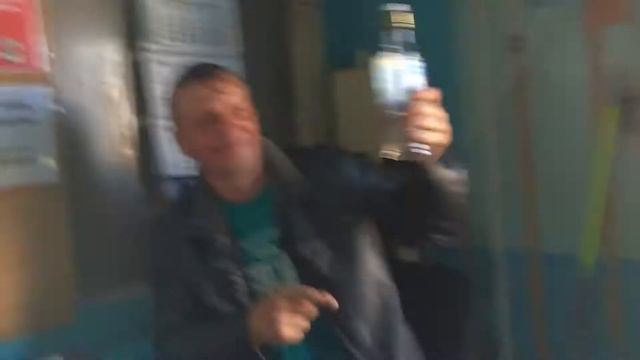 Лёха из Новоорска поймал Белочку смотреть онлайн