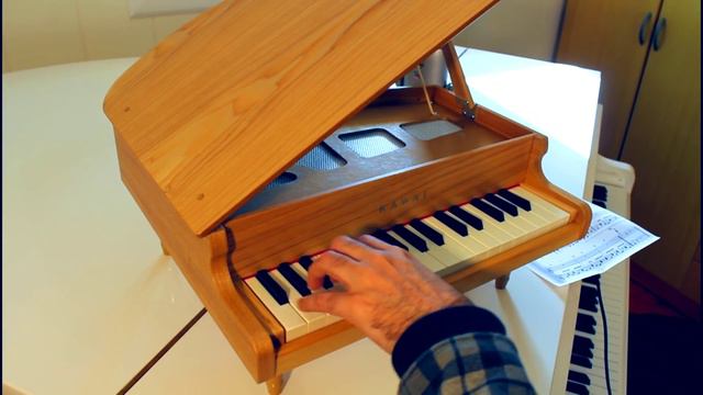 Toy Piano #3 — Chocobo Theme (FINAL FANTASY) — Mini Piano cover смотреть онлайн