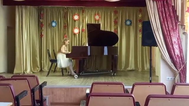 Софья Сорель исполняет Р. Глиэр "Утро" смотреть онлайн