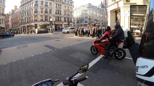 Ducati 959 & Husqvarna Nuda 900R Rev Match makes people smile смотреть онлайн