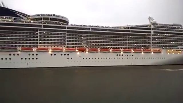 Очень весёлый капитан корабля ׃D смотреть онлайн