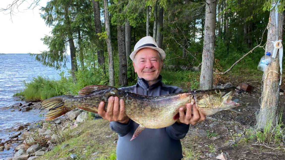 Отличная рыбалка и отдых на Ивинских разливах. Есть рекорд по Щуке. смотреть онлайн