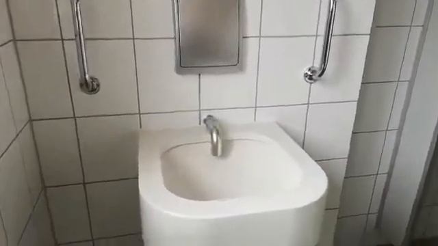 Интересный прибор для туалета в баре смотреть онлайн