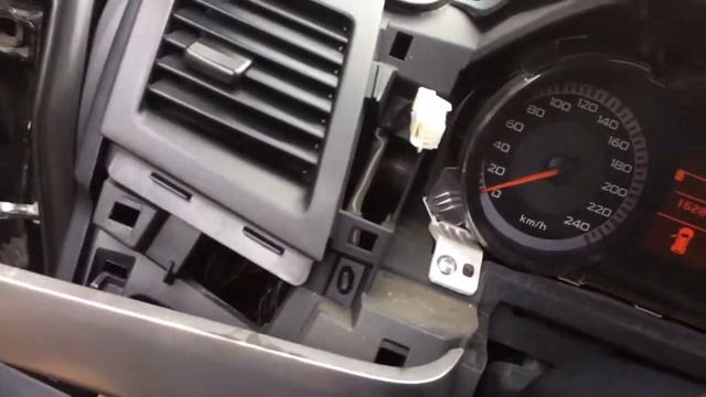 Как снять щиток проборов на Mitsubishi Lancer X смотреть онлайн