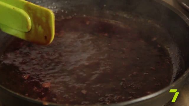 Пеппер стейк с соусом «Бер-руж». Рецепт от шеф-повара. смотреть онлайн