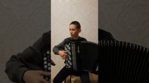 МЕЛОДИЯ НА БАЯНЕ НАД ОКОШКОМ МЕСЯЦ